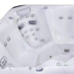 Everest LifeLuxury hot tub - Image 29